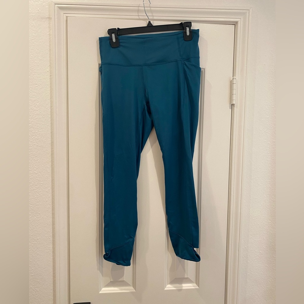 All in motion leggings size medium. Teal